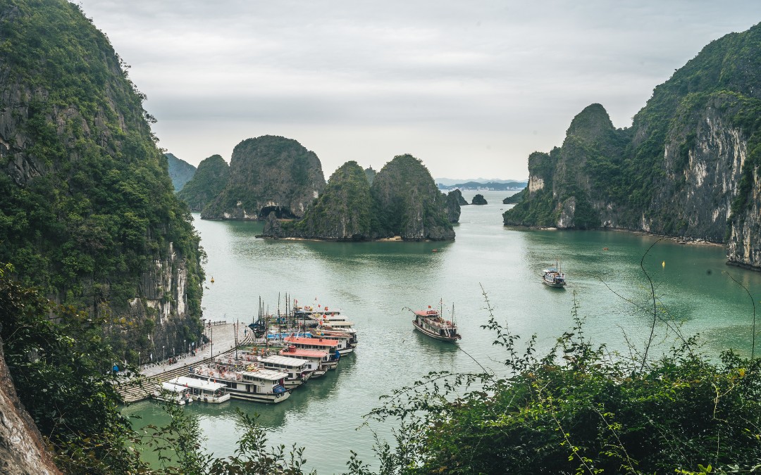 5-days-in-Vietnam-halong-bay