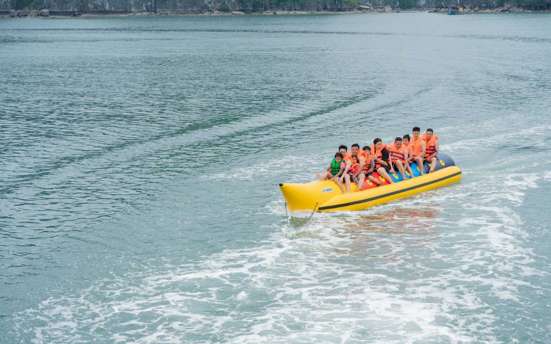 halong-bay-vs-ninh-binh-4-banana-boat-ride