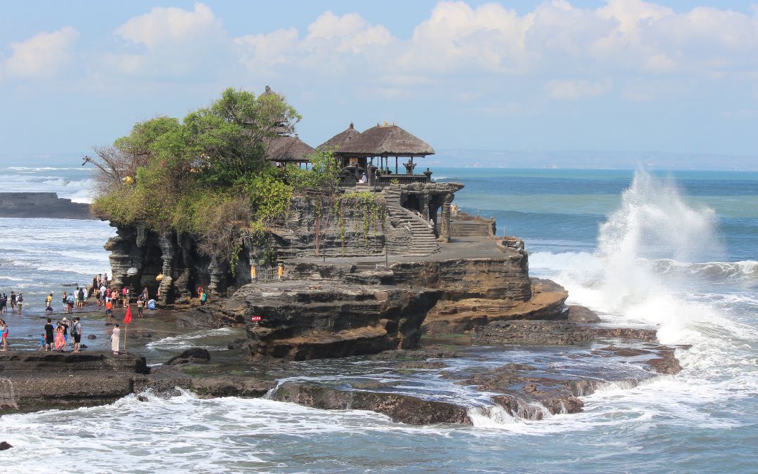 Bali-tour-packages-4-tanah-lot-temple