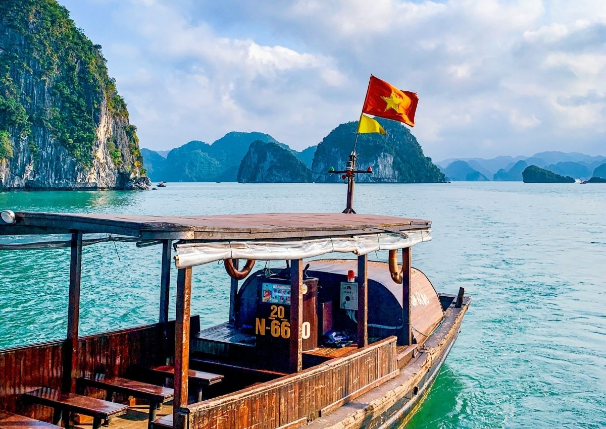 Vietnam in Style Tour: Hanoi, Halong Bay & Hoi An Discovery