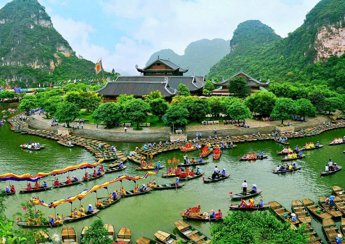 Vietnam Culture Tour: Temples and Heritage