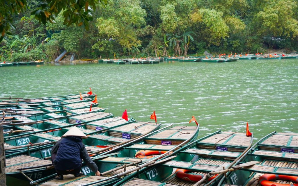 north-and-central-vietnam-5-boat-rice-in-tam-coc
