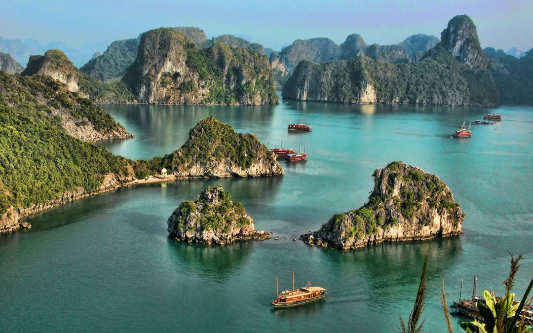 top-5-places-to-visit-in-vietnam-2-halong-bay