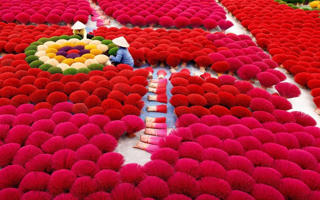 tourist-attractions-near-hanoi-vietnam-5-quang-phu-cau-incense-village