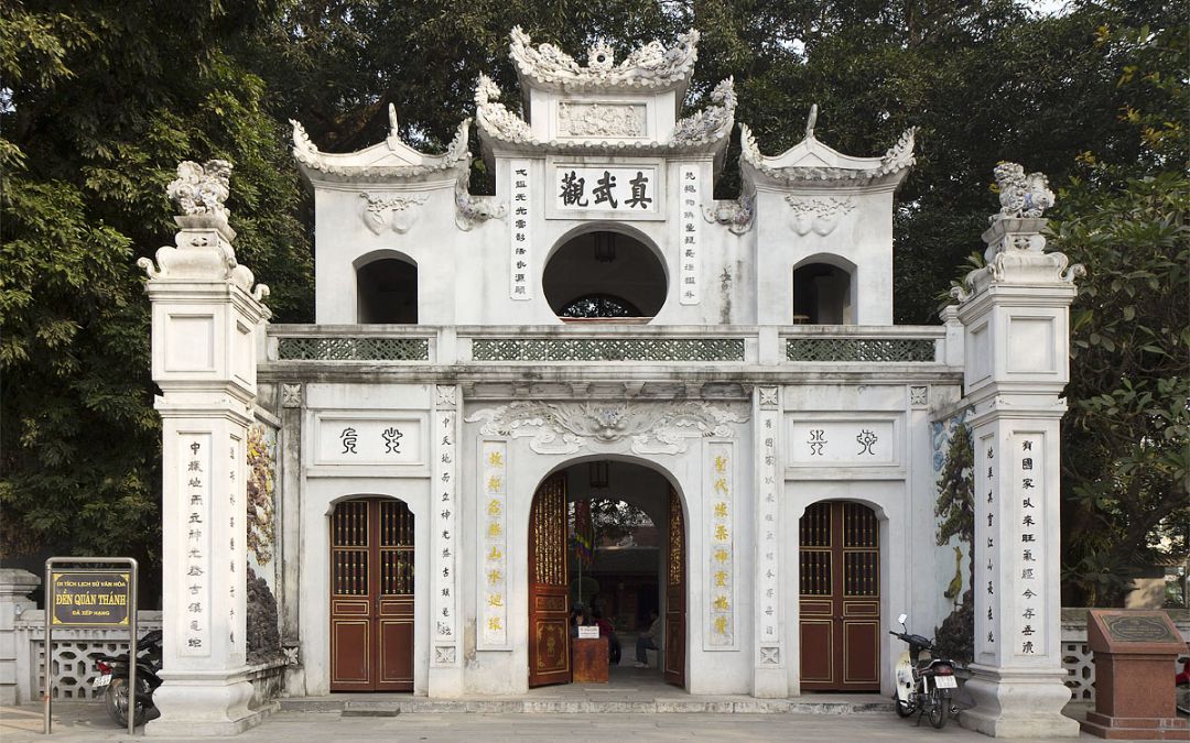 tourist-attractions-near-hanoi-vietnam-8-quan-thanh-temple
